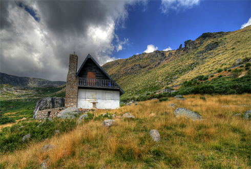 01403_serradaestrelaportugalmountainhouse_1920x1080.jpg